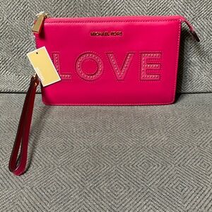 BRAND NEW 🔥 MICHAEL KORS WRISTLET WALLET 🥰
